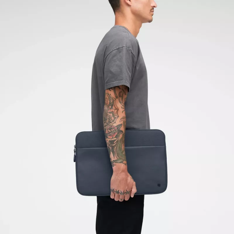 Incase A.R.C. varrukas ReSpun 100% taaskasutatud polüestrist 16-tollise sülearvuti jaoks (M1-M4, 2021-2024)