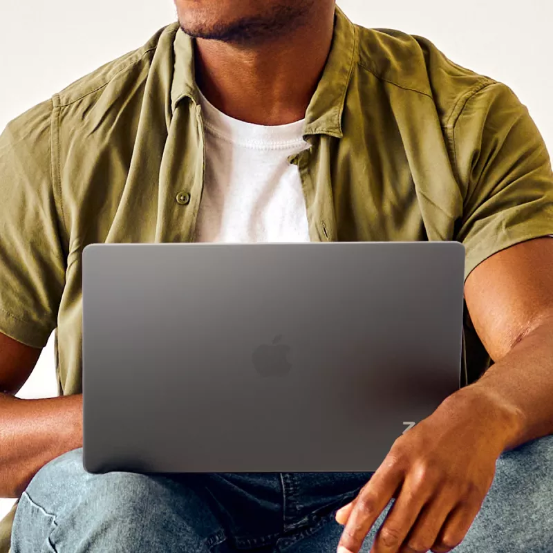 Hardshell case Zagg MacBook Pro 13 M2/M1 (20) jaoks — suitsune viimistlus, kaitsev kest