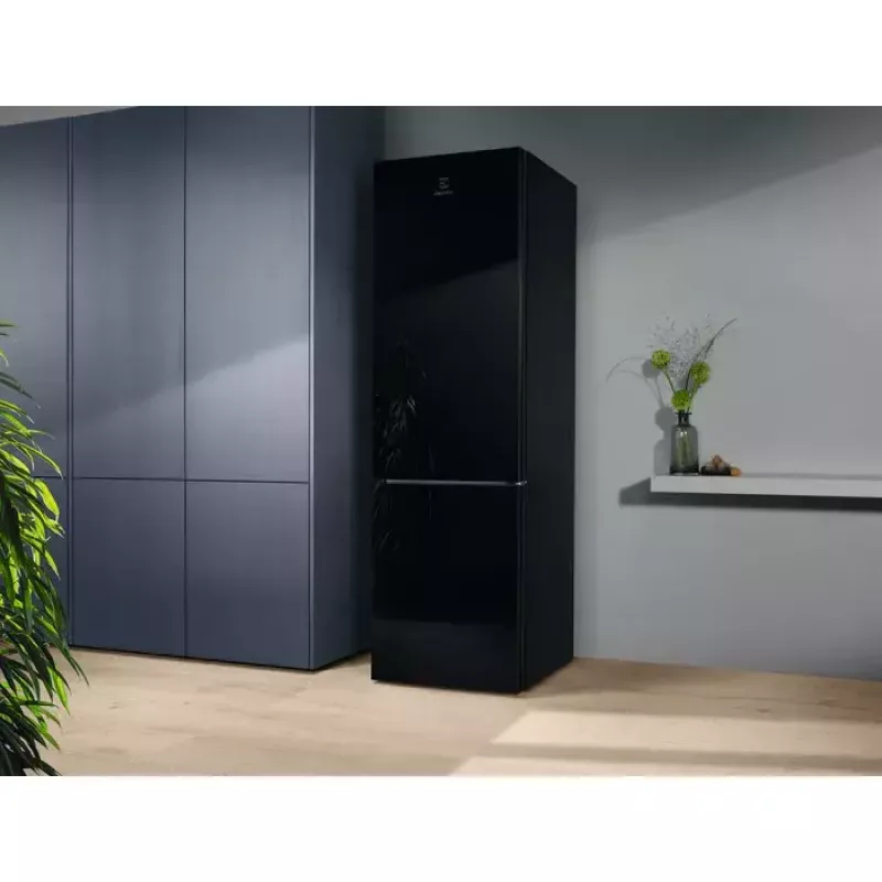 Electrolux LNT7ME36K2 külmik-sügavkülmik, 367 l (külmik 266 l, sügavkülmik 101 l), alumine sügavkülmik, No Frost, energiaklass E, must
