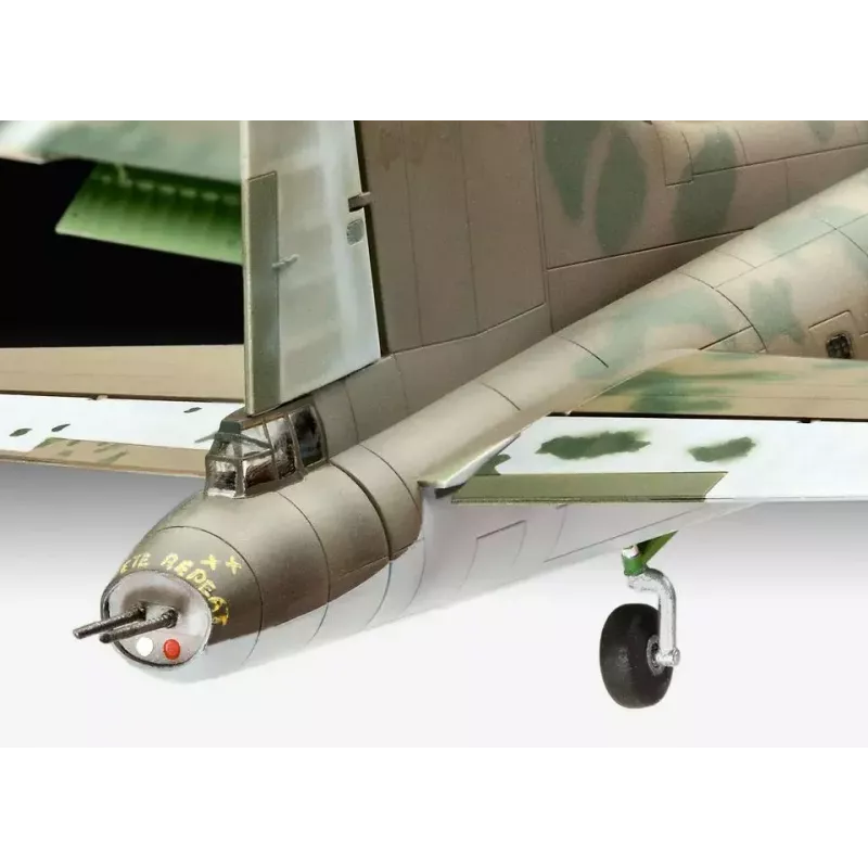 Fikseeritud tiivaga lennuki mudel Revell B-17F Memphis Belle