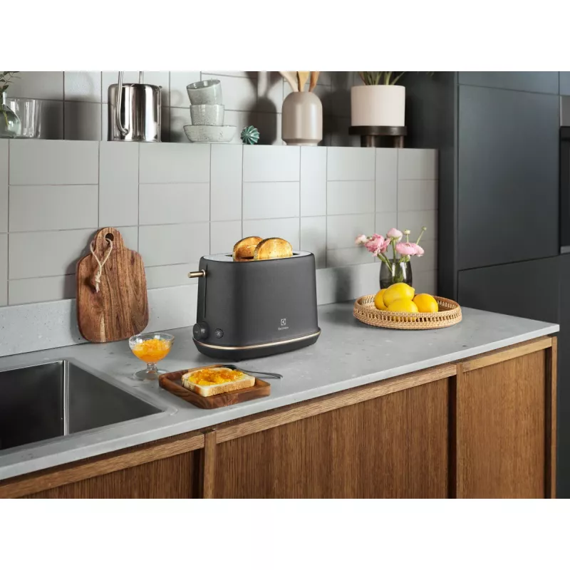 Röster Electrolux E7T1-6BP 2 viilu 980 W Must