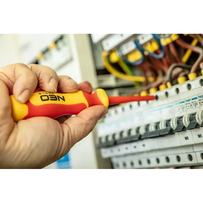 Tangide ja kruvikeerajate komplekt TOP-01-235 1000V, 7 tk, isoleeritud käsitööriistad
