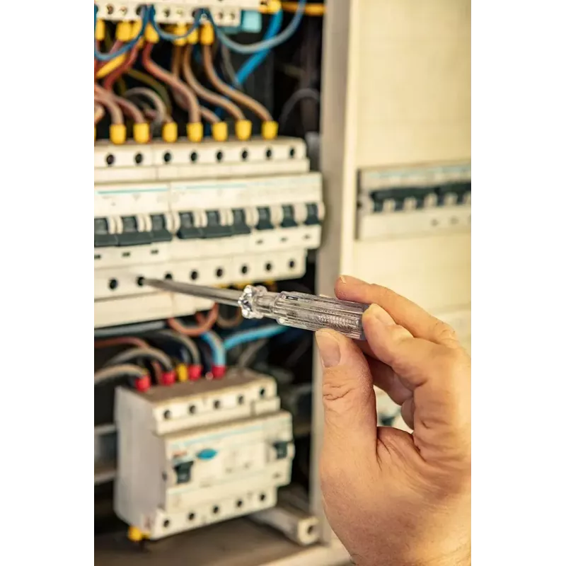 Tangide ja kruvikeerajate komplekt TOP-01-235 1000V, 7 tk, isoleeritud käsitööriistad