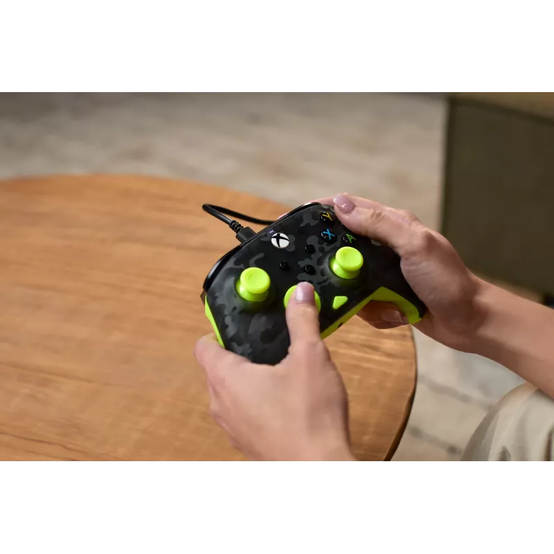 Gamepad Turtle Beach Rematch Core must hall tumehall kollane USB-juhtmega