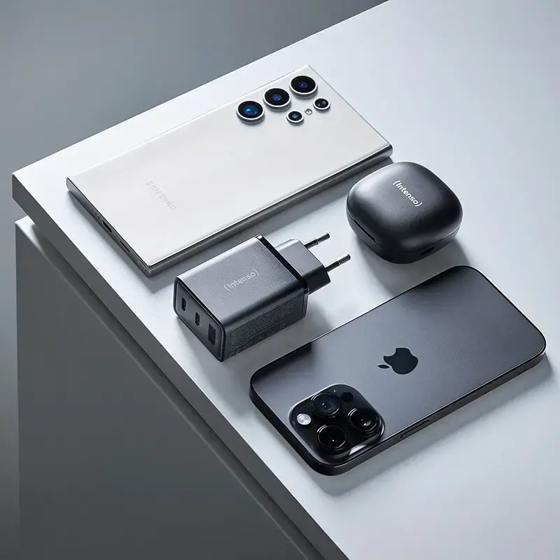 Toiteadapter Intenso W65ACC USB-A ja USB-C portidega, must
