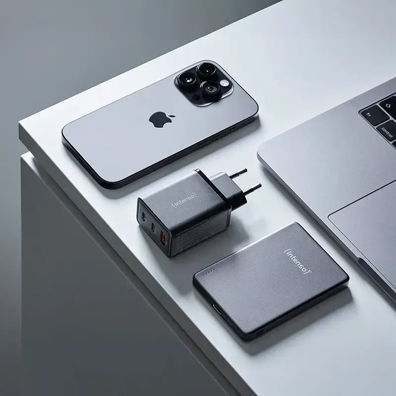 Toiteadapter Intenso W65ACC USB-A ja USB-C portidega, must