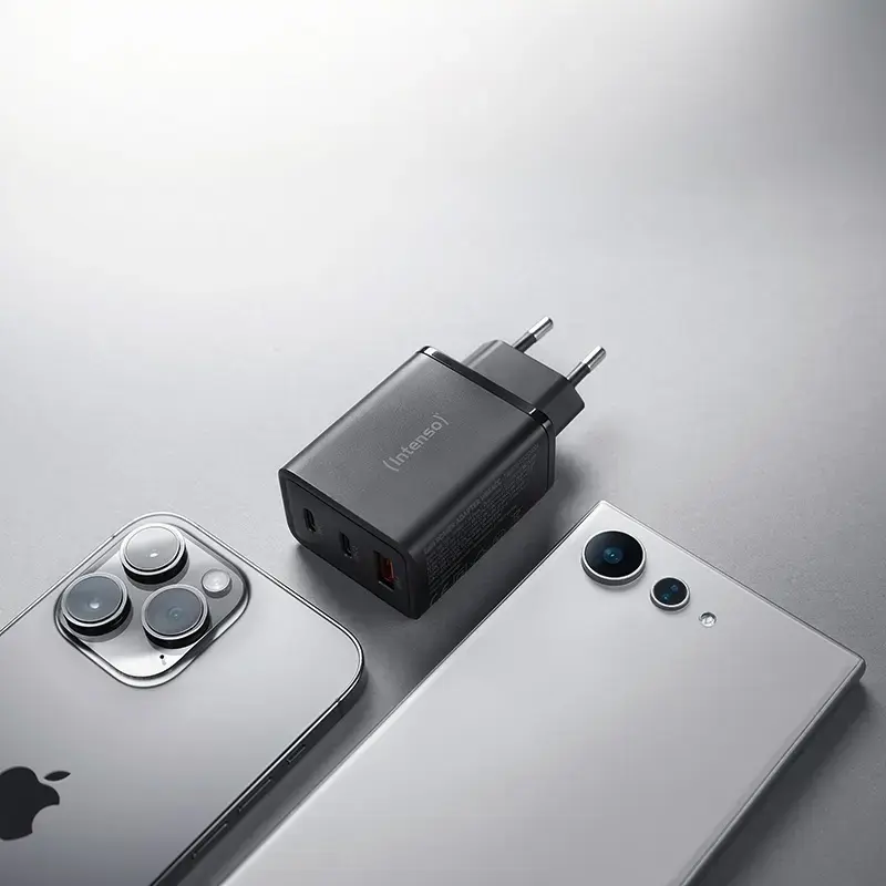 Toiteadapter Intenso W65ACC USB-A ja USB-C portidega, must