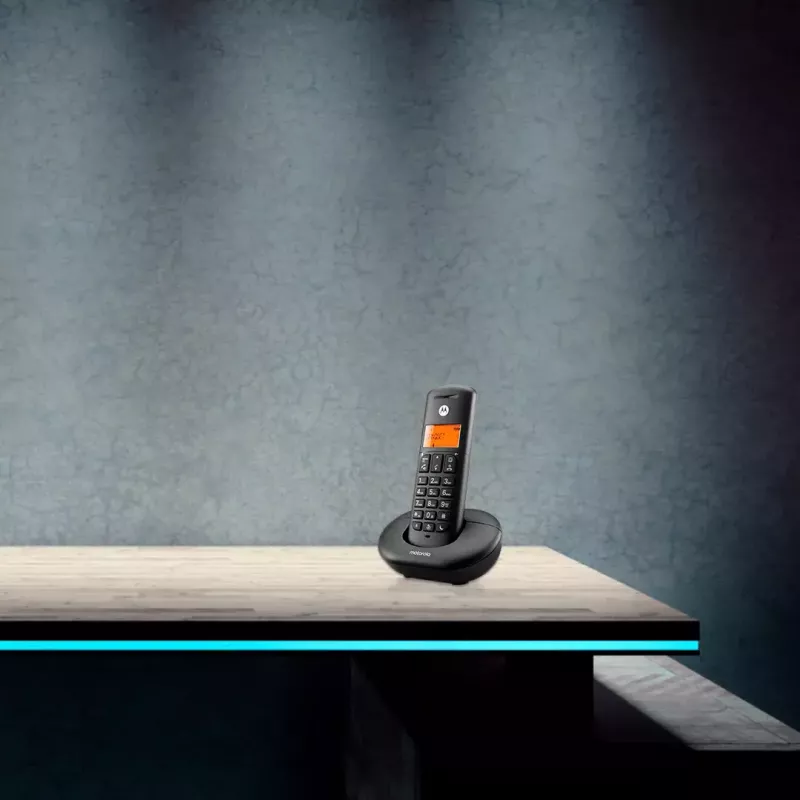 Juhtmeta DECT-telefon MOTOROLA E201 — juhtmeta telefonitoru käed-vabad funktsiooniga, kuni 50 registreeringut