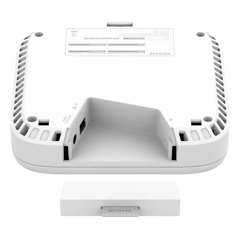 Juhtmevaba pääsupunkt Netgear WBE718 — Kolmeribaline 2,4/5/6 GHz, 9400 Mbit/s, PoE, 1× 2.5GbE, valge