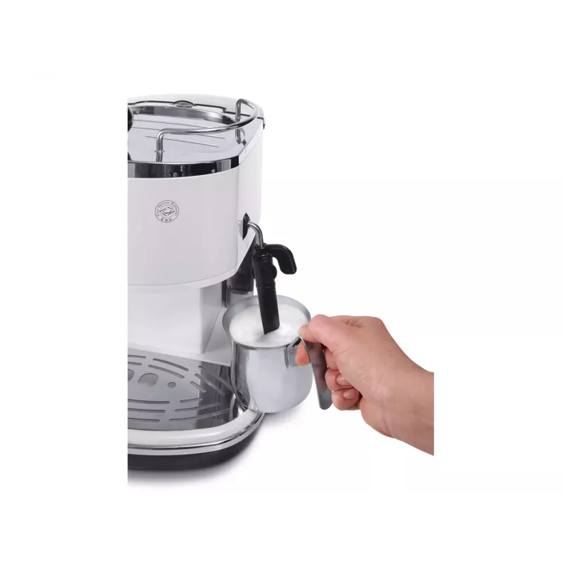 Espressomasin De’Longhi ECO 311.W — käsitsijuhitav 15 bar, 1,4 l veepaak, 2 tassi, soojashoidmine, köögiletil