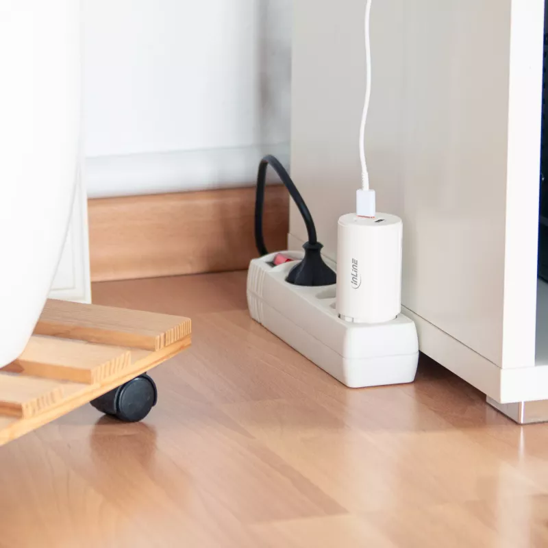 InLine USB PD toiteplokk, GaN-laadija, 3 pordiga, kaks USB-C + USB-A, 65W, valge