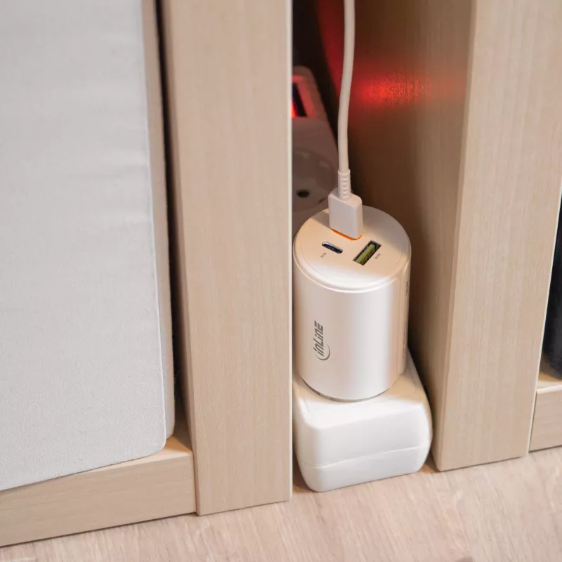 InLine USB PD toiteplokk, GaN-laadija, 3 pordiga, kaks USB-C + USB-A, 65W, valge