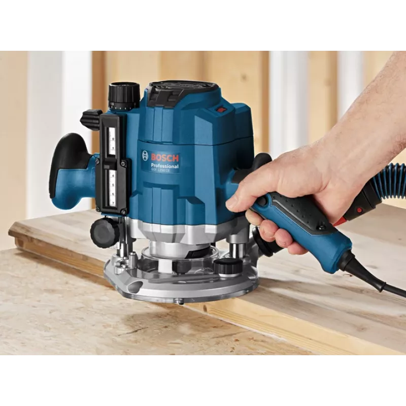 Bosch GOF 1250 CE must, sinine 24000 RPM 1250 W