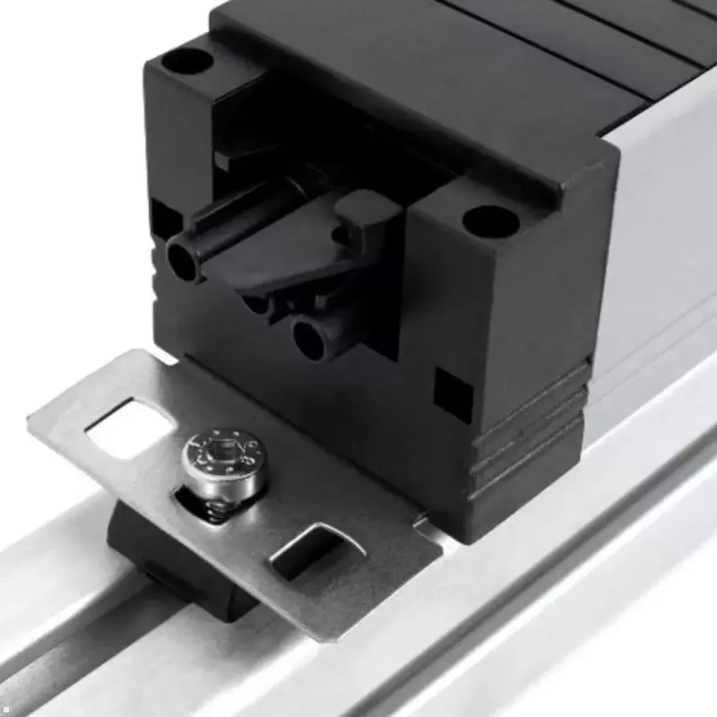 Liigpingekaitse Bachmann 906.306 3 vahelduvvoolupistikupesa 250 V must hall punane
