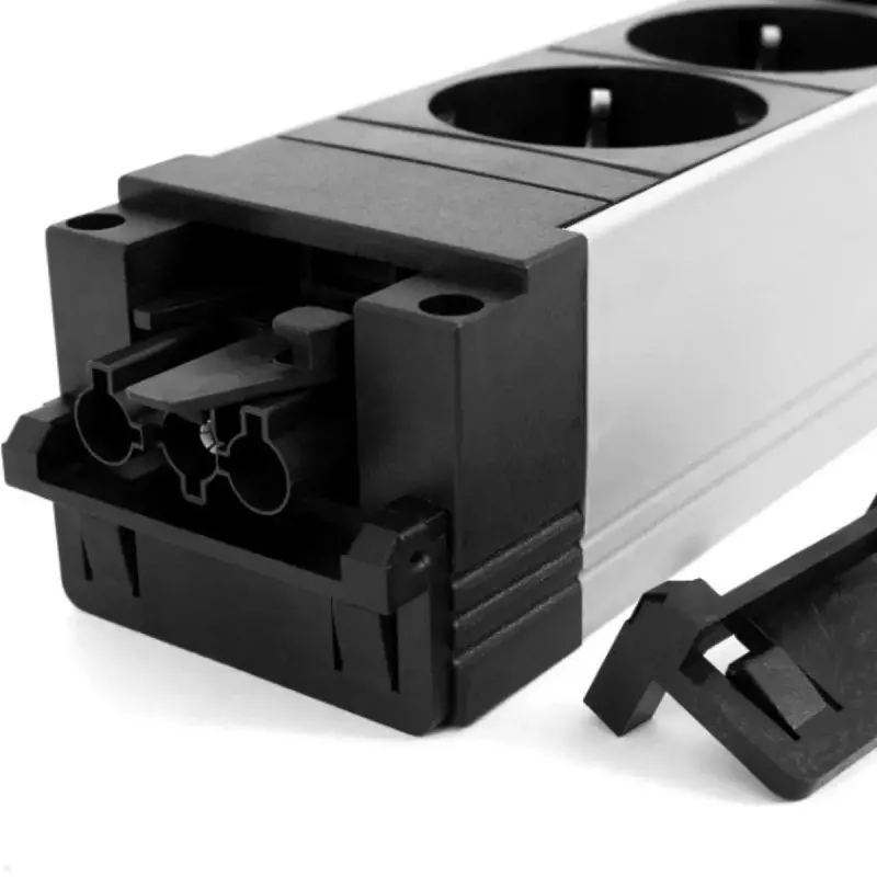 Liigpingekaitse Bachmann 906.306 3 vahelduvvoolupistikupesa 250 V must hall punane