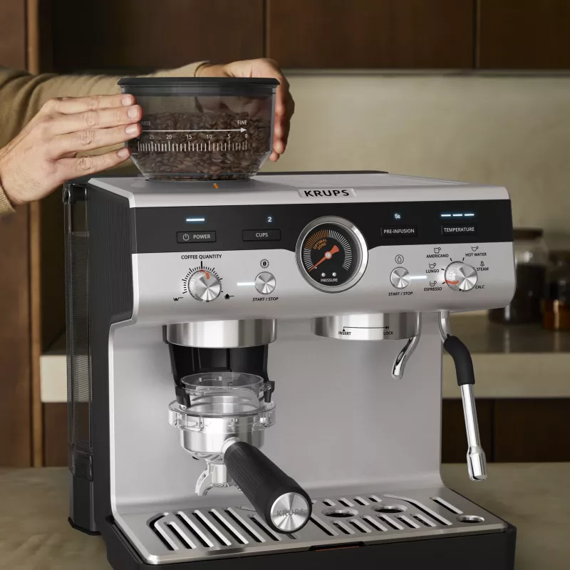 Espressomasin KRUPS XP801T poolautomaatne sisseehitatud veskiga, 3 l veepaak, 2 tassi väljastus, must/roostevaba teras