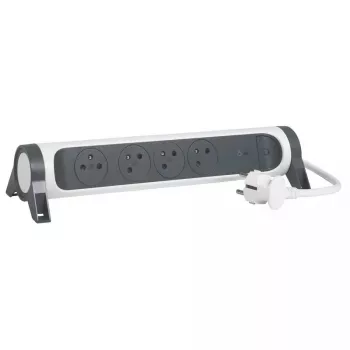 Legrand 049415 pikendusjuhe 4 pistikupesaga, 1,5 m, valge/must