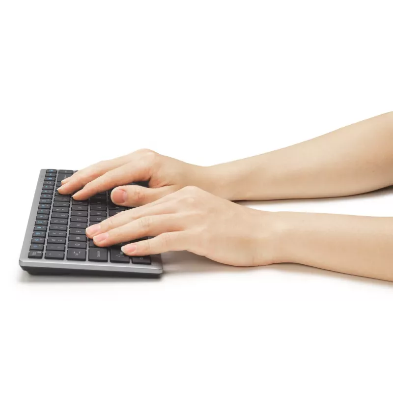 Kensington KB435 EQ laetav mitme seadmega kompaktne klaviatuur