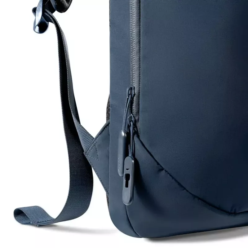 Seljakott XDDESIGN Air Backpack NAVY P706.3225 — 15 L, mahutab kuni 15,6 tolli (39,6 cm) sülearvuteid, lukustatav pealiugur