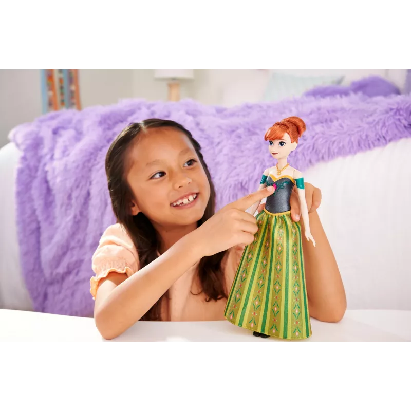 Disney Frozeni laulev Anna nukk laulab filmist neljas keeles “Esimest korda igavesti”