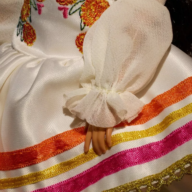 Barbie Signature Día De Muertos 2025 kogumisnukk volangilises kreemikas kleidis