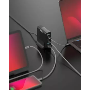 Mobiilseadme laadija Sitecom CH-1004 — universaalne vahelduvvoolu siselaadija, 100–240 V sisend, kuni 20 V väljund, 3× USB-C, must