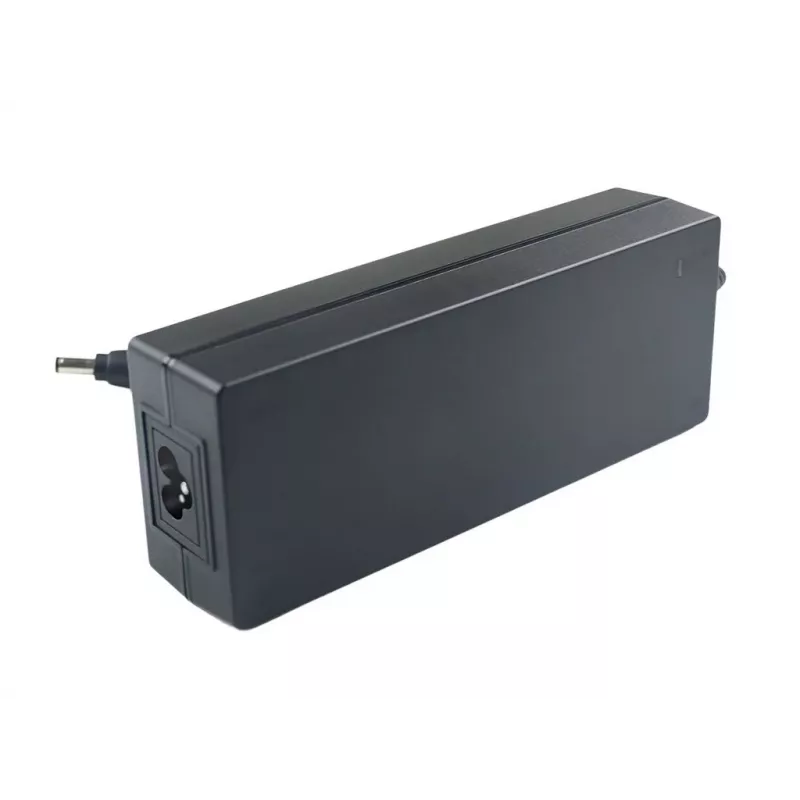CoreParts MBXAC-AC0016 toiteadapter/inverter Sisetarbimiseks 120 W Must
