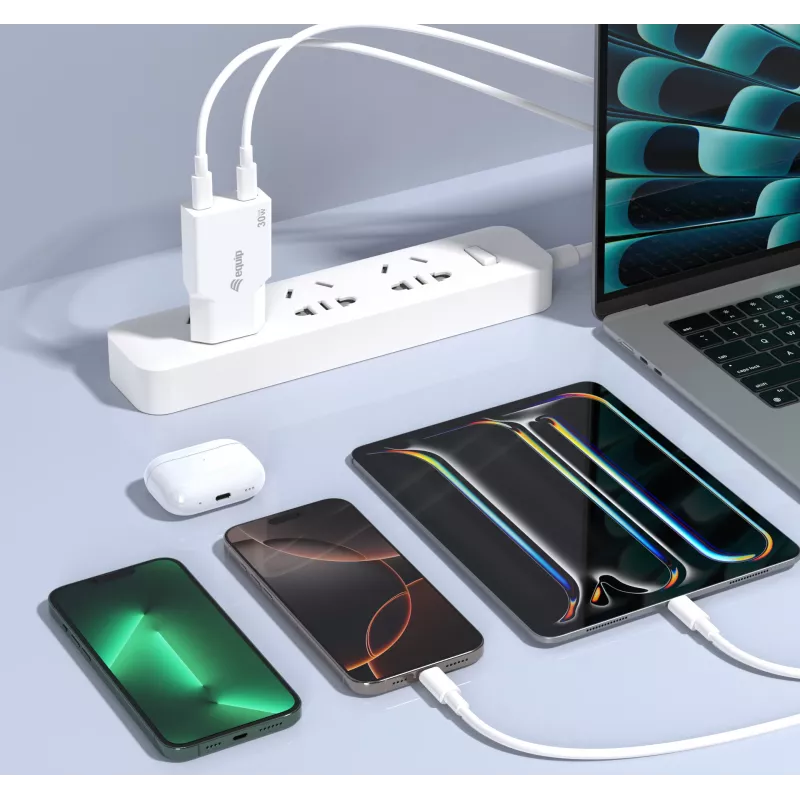 EQUIP 2-Port 30W GaN õhuke USB-C PD Charger — 2 USB-C ports, 100–240V input, max 20V output, Valge