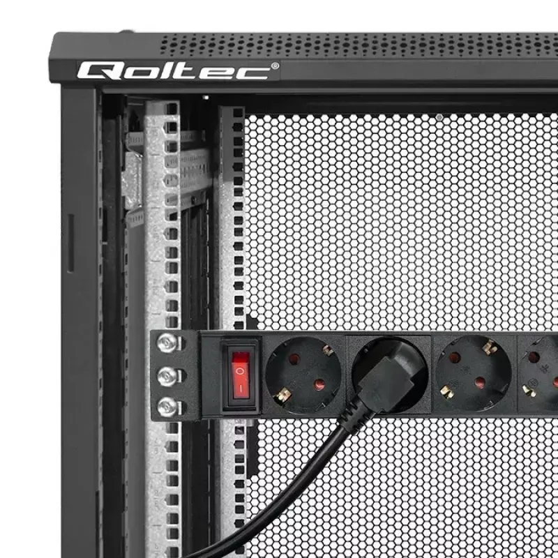 Pistikupesadega liist QOLTEC 54603 — 1U rack-kinnitatav, 16A sisend, 4× SCHUKO pistikupesa