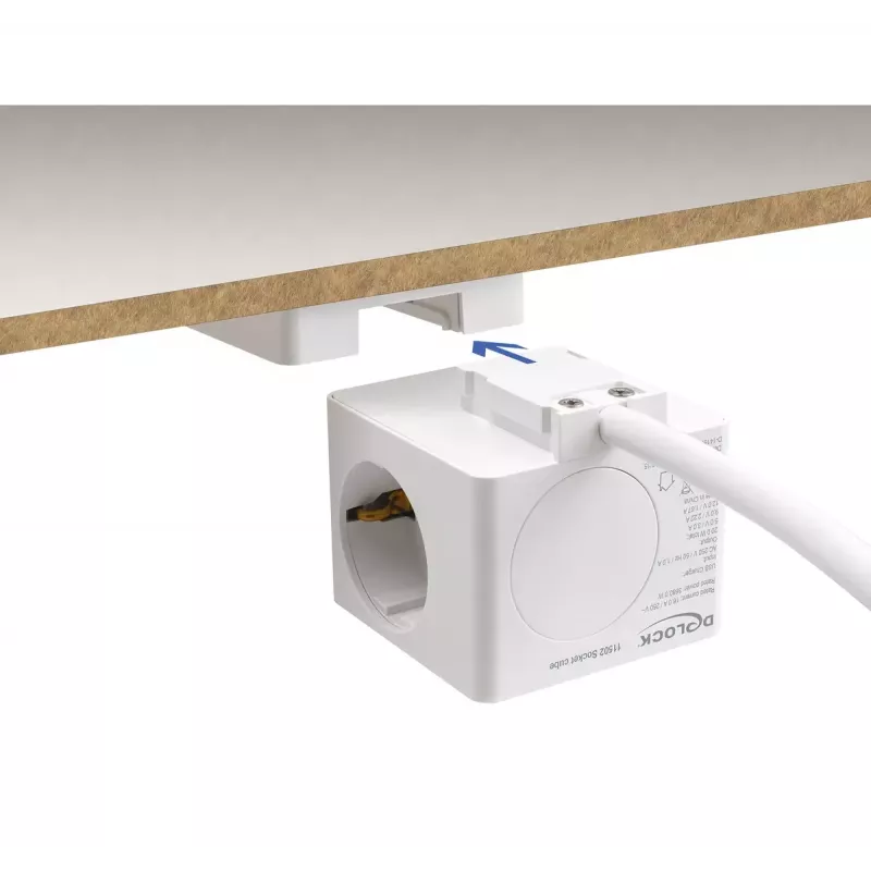 DeLOCK 11502 toitepikendus 1,5 m 3 vahelduvvoolu pistikupesa siseruumidesse valge