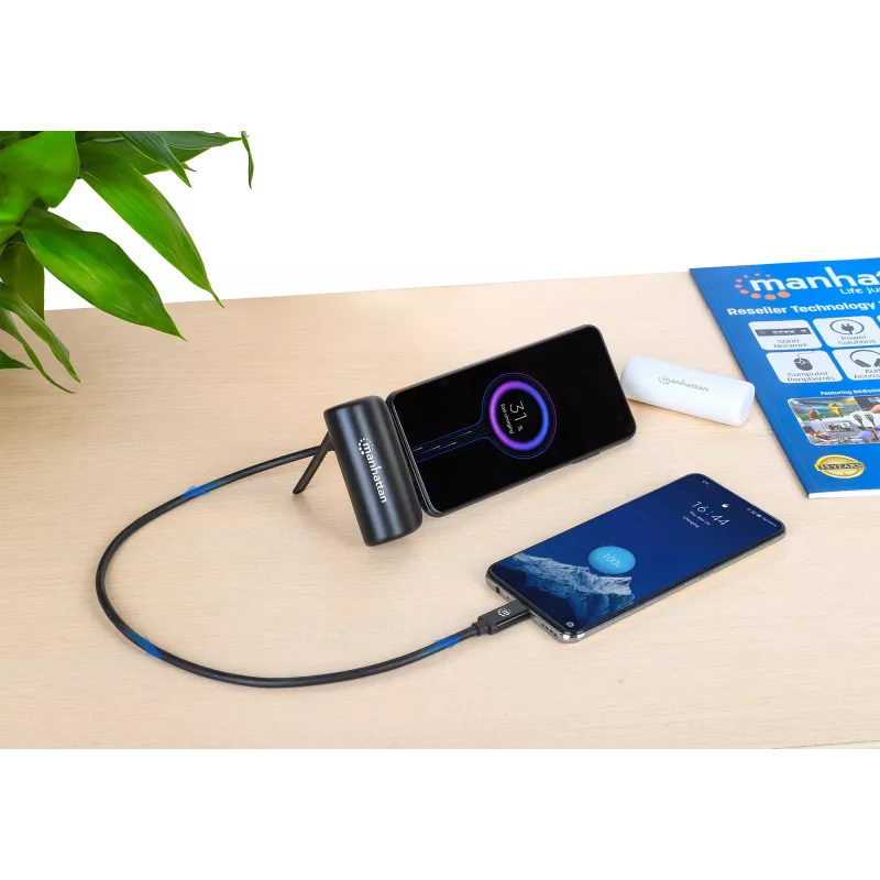 Manhattan akupank integreeritud USB-C pistikuga, 5000 mAh, kuni 20W väljund, tugijalg kasutamiseks laadimistelefonihoidjana, must, üheaastane garantii