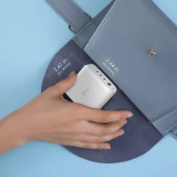j5 create 70W GaN USB-C 4 pordiga laadija — siseruumide vahelduvvoolutoitega, universaalne ühilduvus, valge