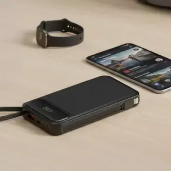 Akupank MediaRange MRMA753 10 000 mAh LiPo integreeritud kaablite, LC-ekraani, USB-C PD ja Quick Charge'iga, must