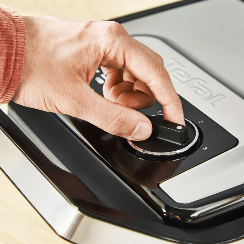 Kontaktgrill Tefal Inicio Adjust GC272D10 mittenakkuvate plaatide ja reguleeritava temperatuuriga