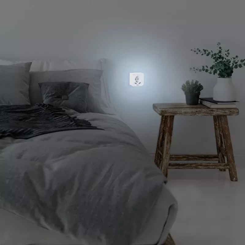 Hama 00223498 LED-öölamp koos pesaga, 2 USB-väljundit, liikumis- ja valgusandur