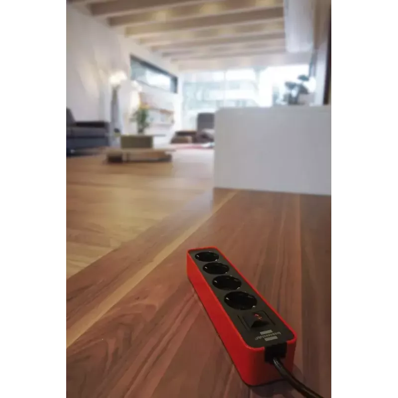 Pikendusjuhe Brennenstuhl 1153240070 1,5 m 4 vahelduvvoolu pistikupesa siseruumidesse Must Punane