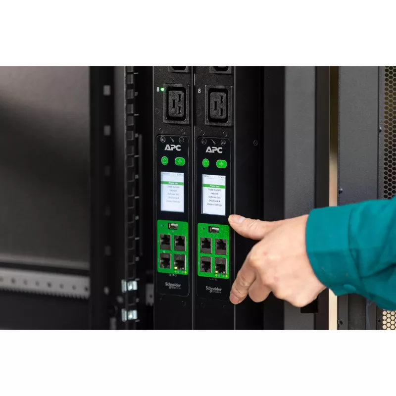 APC Easy PDU Metered ZeroU 16A 230V (18)C13 (3)C19 IEC309, mõõdetav, 0U, ühefaasiline, vertikaalne, must, 21 vahelduvvoolu pistikupesa