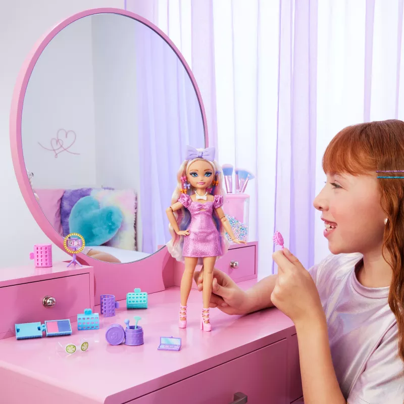 Barbie Dream Besties Malibu moenukk üllatusaksessuaaride ja enam kui 15 stiiliga