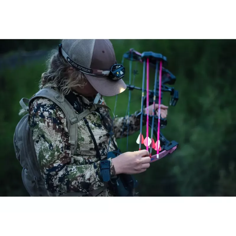 Käeshoitav taskulamp Ledlenser MH8 Must