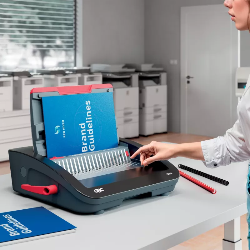 GBC CombBind® CB25E elektriline köitmismasin, kammköitemasin, elektriline, 390 lehte, must, punane