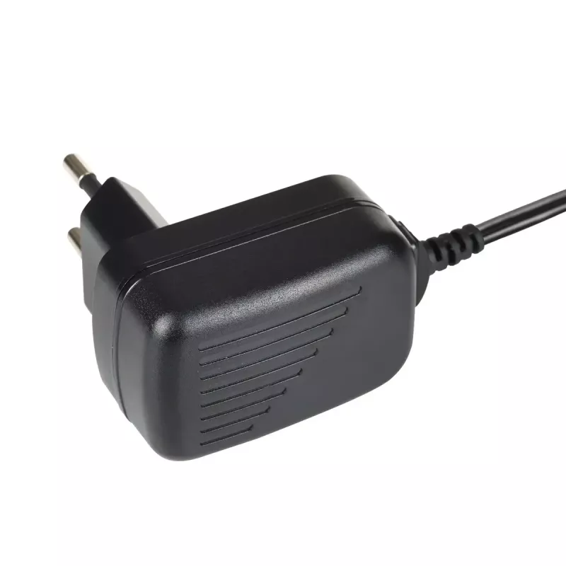 Akyga AK-TB-22 universaalne toiteadapter, 5 V, 2 A, 10 W, 5,5 x 2,1 mm, 1,5 m
