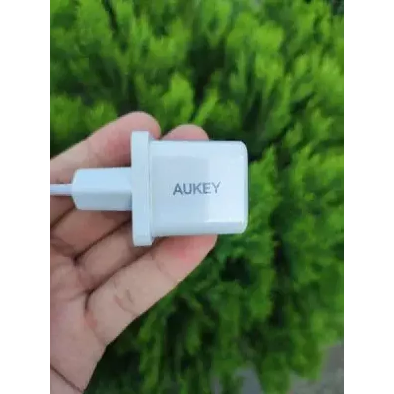 USB-C minilaadija Aukey PA-F5 20W PD — kompaktne 20W PD kiirlaadija