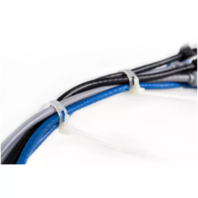 StarTech.com 6 tolli (15 cm) korduvkasutatavad kaablisidemed – 1/4 tolli (7 mm) laiad, kimbu läbimõõt 1-3/8 tolli (35 mm), tõmbetugevus 50 naela (22 kg), vabastatavad nailonsidemed, sise-/välistingimustes, 94V-2/UL-loetletud, 100 pakk – valge