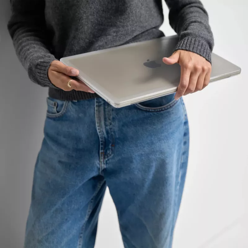Incase Edge kõvakest ümbris Makrolon®-iga 14-tollisele MacBook Pro-le (M1-M4, 2021-2024)