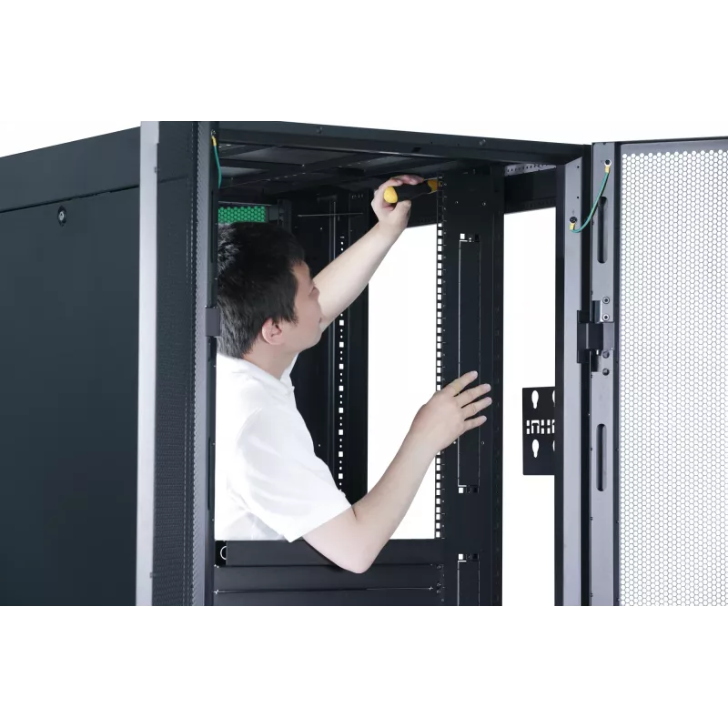 APC Easy Rack, 42U, must, katusega, ratastega, jalgadega, 4 kronsteiniga ja küljepaneelidega, põhjata, 1991H x 600W x 800D mm