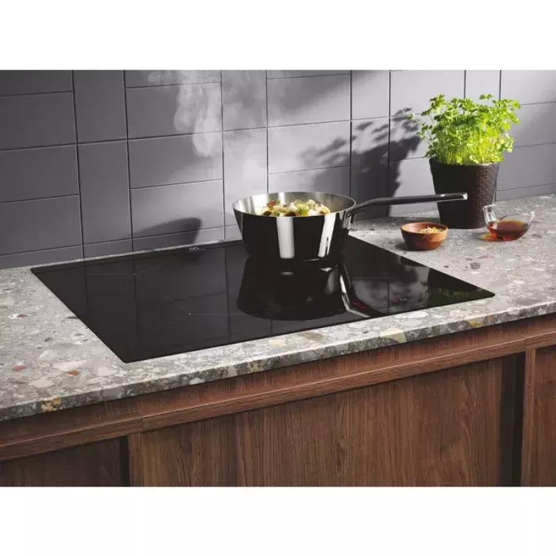 Electrolux LIL61424C Must Sisseehitatav 60 cm Tsoon-induktsioonpliit 4 tsooni