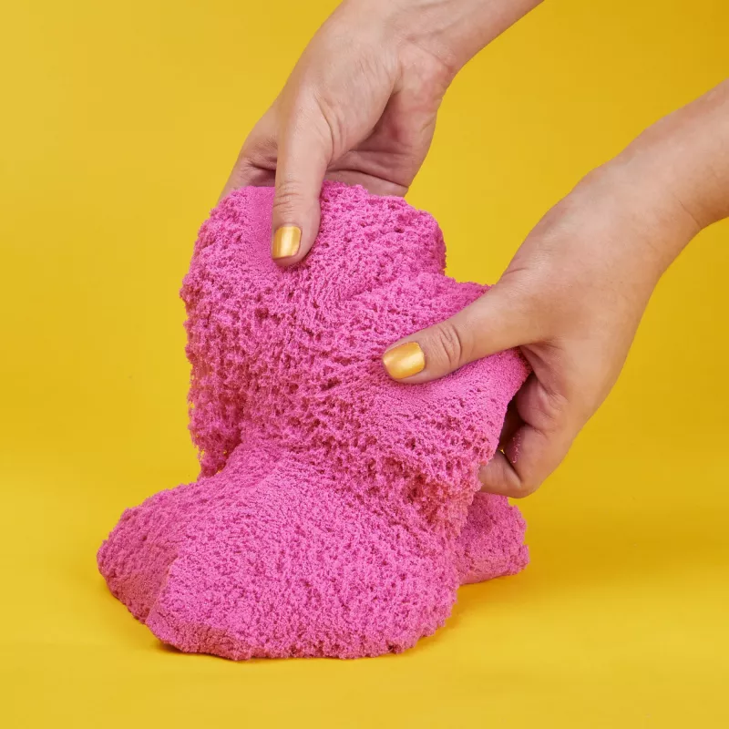 Kinetic Sand, 2 naela klaarjas roosa sädelev mänguliiv (pakend võib erineda), vormitavad sensoorsed mänguasjad lastele alates 3. eluaastast