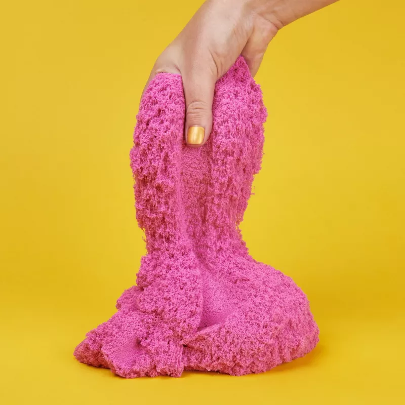 Kinetic Sand, 2 naela klaarjas roosa sädelev mänguliiv (pakend võib erineda), vormitavad sensoorsed mänguasjad lastele alates 3. eluaastast