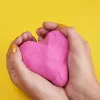 Kinetic Sand, 2 naela klaarjas roosa sädelev mänguliiv (pakend võib erineda), vormitavad sensoorsed mänguasjad lastele alates 3. eluaastast