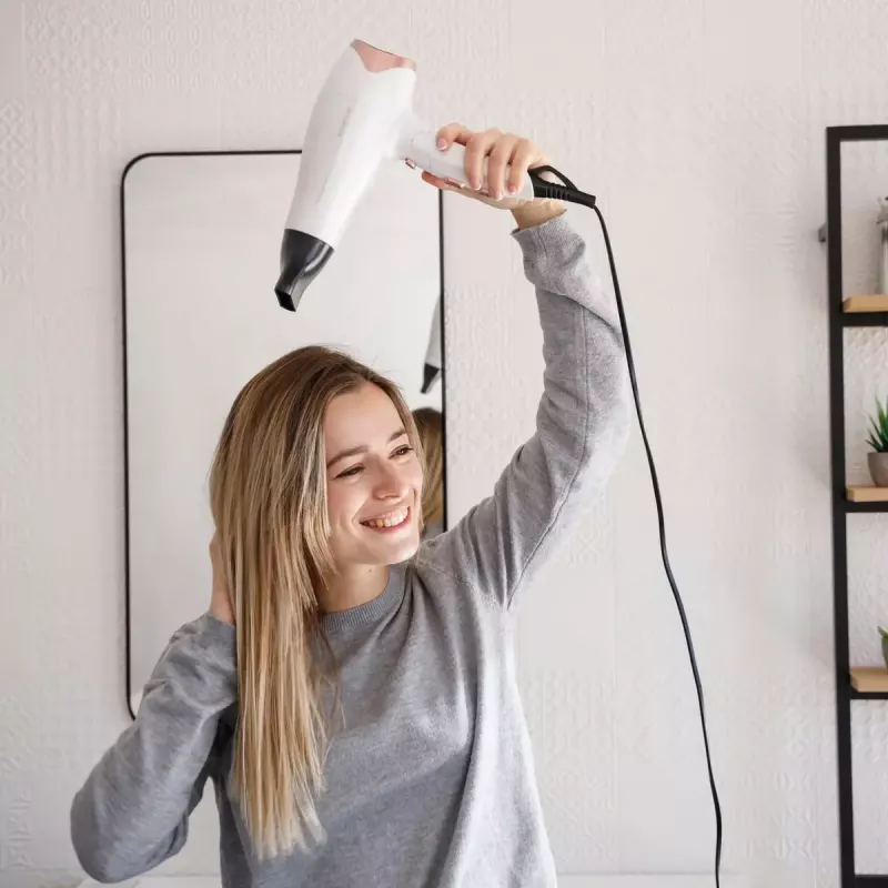 Föön Taurus STUDIO 2500 IONIC 2400 W valge, ioonfunktsiooniga, 3 kuumusastet, 2 kiirust, difuusori ja koondajaga